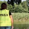 Tragedia w Cieszanowicach. 77-letnia kobieta nie żyje po zdarzeniu nad stawem