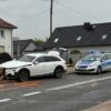 Audi uderzyło w barierki na DK45 pod Opolem. Na miejscu interweniowały służby