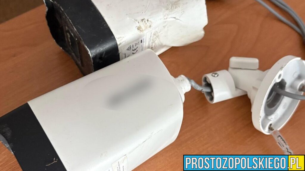 18-latek zniszczył kamery monitoringu. Policjanci zatrzymali go w miejscu pracy