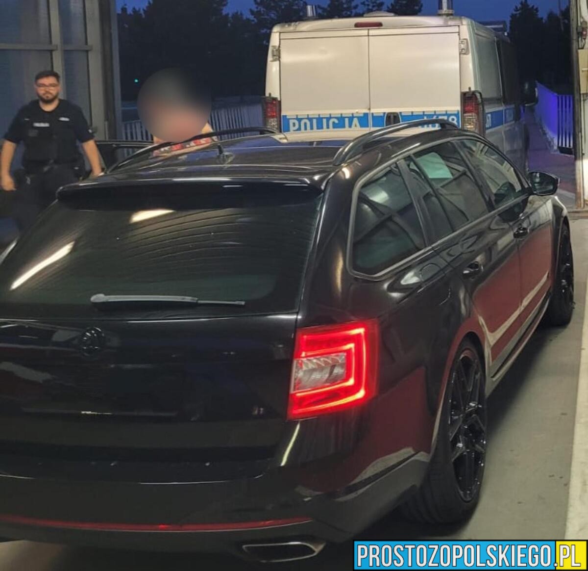 Policjanci z Kluczborka eskortowali do szpitala rodziców z ciężko chorym niemowlęciem. Liczyła się każda minuta