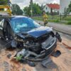 Wypadek w Popielowie. Kierowca stracił panowanie nad autem. Ford zakończył jazdę na drzewie