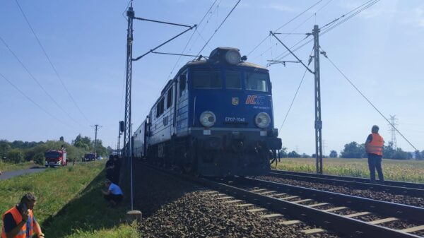 Tragiczne potrącenie przez pociąg na linii Kędzierzyn-Koźle – Gliwice. Nie żyje około 50-letni mężczyzna