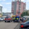 Seniorka potrącona na osiedlowej ulicy w Brzegu. 83-latka została uwięziona pod samochodem