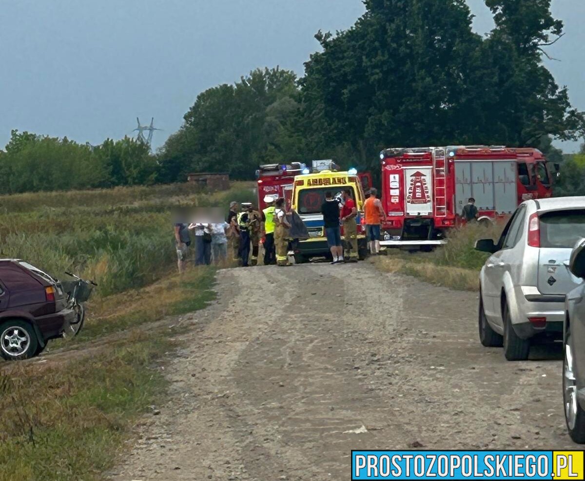81-latek znaleziony martwy w rowie. Na miejscu pracują policjanci i prokurator