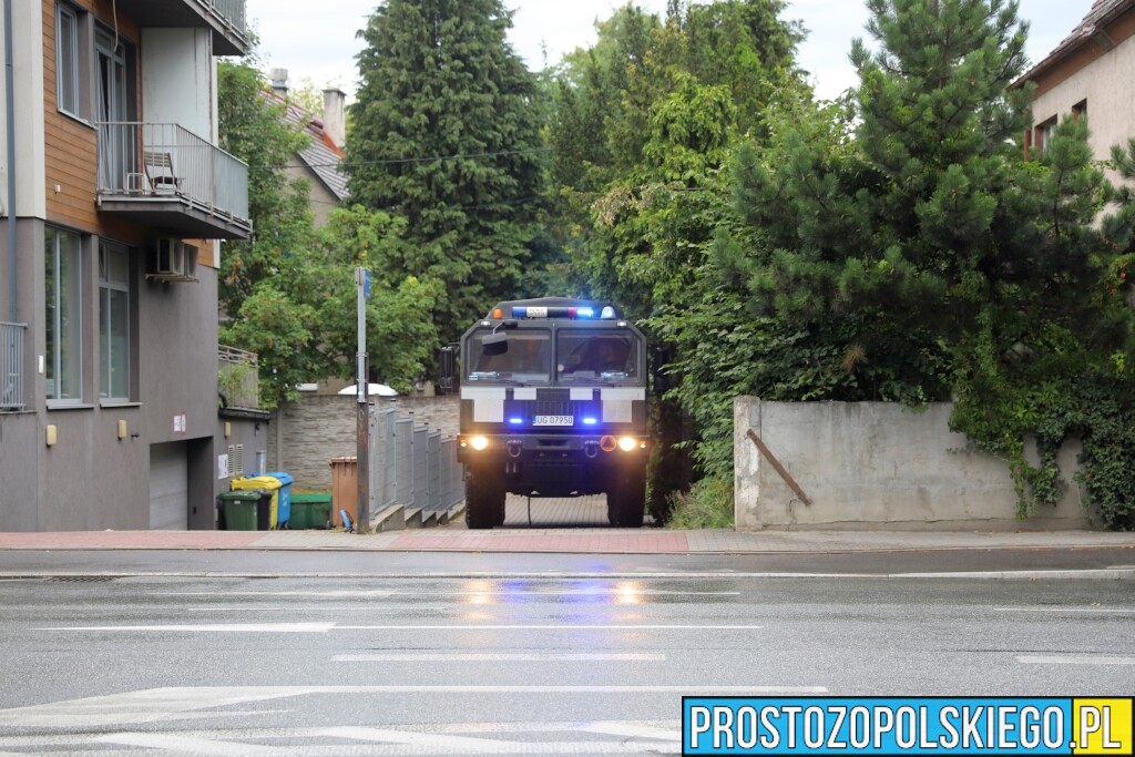 granat moździerzowy w&nbsp;przzedszklu, granat w&nbsp;przedszkolu, ewakuacja przedszkola, ewakuacja mieszkańców, saperzy z&nbsp;brzegu, akcja saperów w&nbsp;Opolu, 