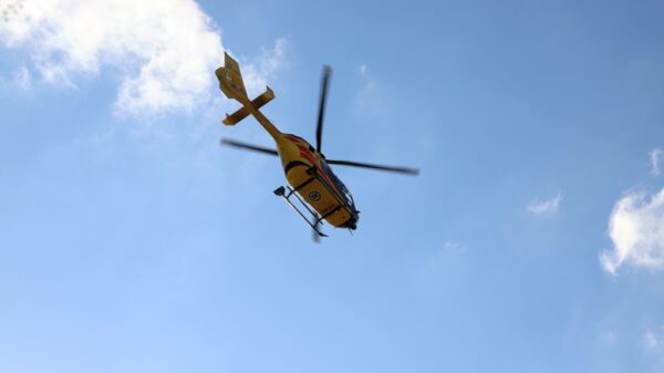Wypadek motocyklisty w Skoroszycach. Mężczyzna trafił do szpitala śmigłowcem LPR