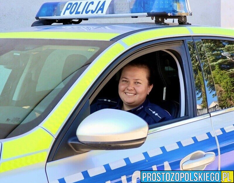Policjantka pojechała przekazać wiadomość o mężu. Została z seniorką i pomogła jej w codziennych obowiązkach