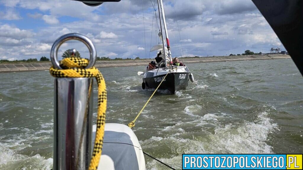 Kolejna akcja ratownicza WOPR Nysa. Jednostka straciła sterowność, na pokładzie było 6 osób