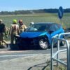 Zderzenie dwóch samochodów na DW414. Jedno auto wylądowało w rowie