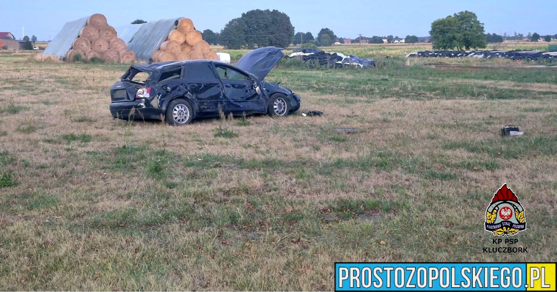 Dachowanie w Borkowicach. Samochód wypadł z drogi i znalazł się na polu