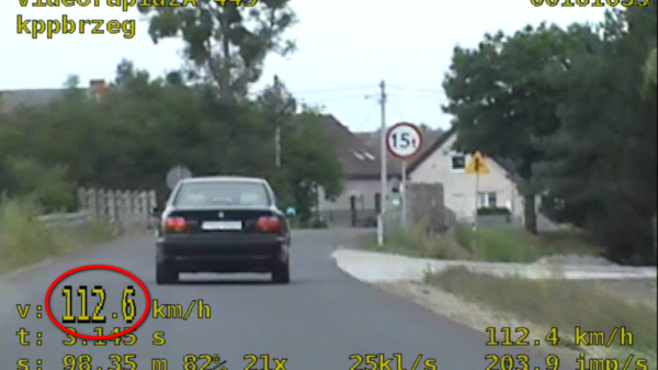 Trzech kierowców straciło prawa jazdy. Jeden pędził BMW aż 133 km/h i chciał się „pościgać po wiejskich drogach”