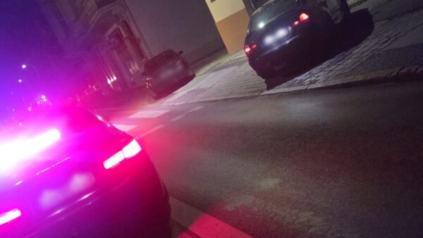 Driftowali na ulicy Armii Krajowej w Brzegu. Dwaj młodzi kierowcy stracili prawa jazdy