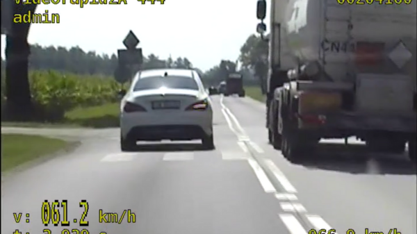 8-latka szalała mercedesem. Wyprzedzała na przejściu dla pieszych i skrzyżowaniu