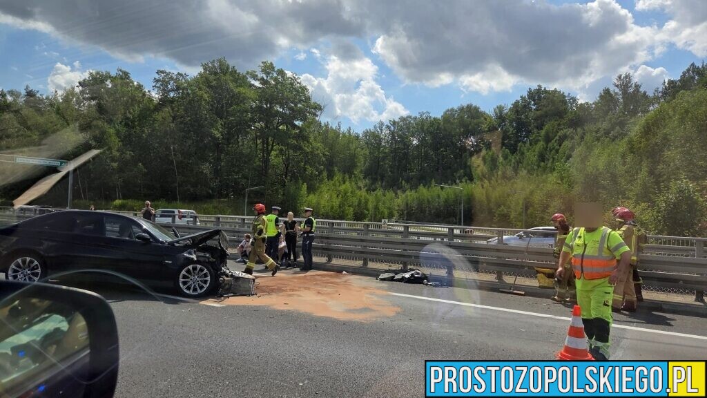 Trzy zdarzenia na A4 w krótkim odstępie czasu. Dachowanie i zderzenia kilku samochodów. Na miejsce wezwano LPR