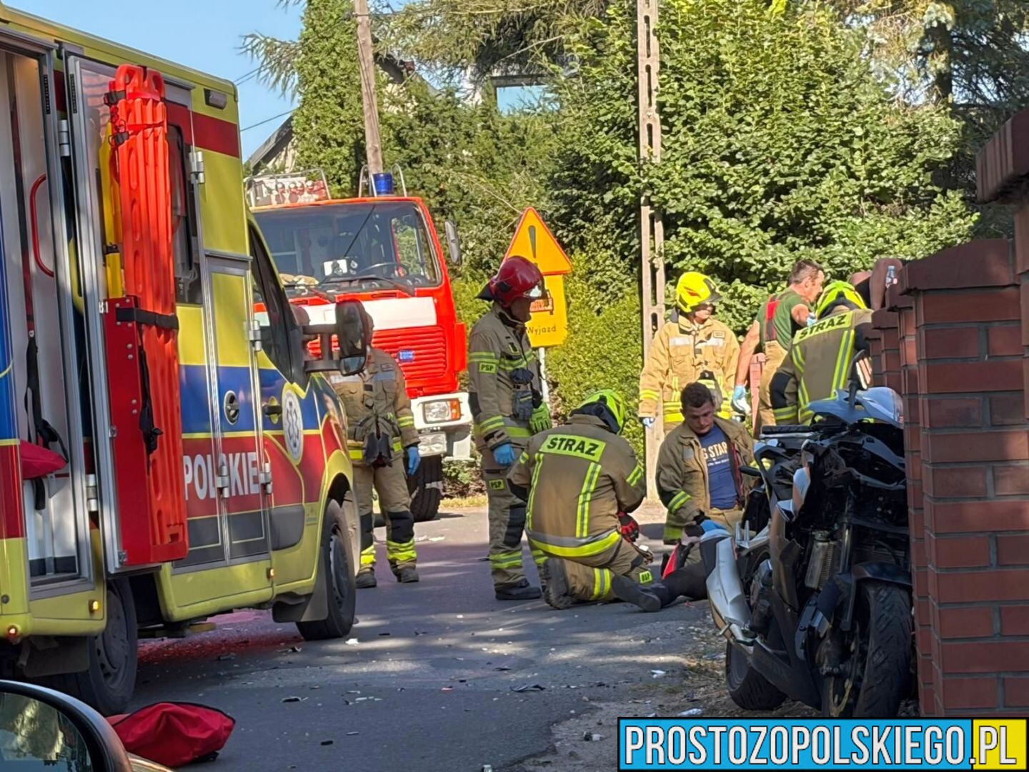 Groźny wypadek w Dąbiu. Zderzenie dwóch motocykli, na miejscu dwie karetk