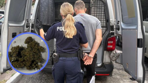 Poszukiwany 39-latek zatrzymany przez kluczborskich policjantów. Miał przy sobie marihuanę