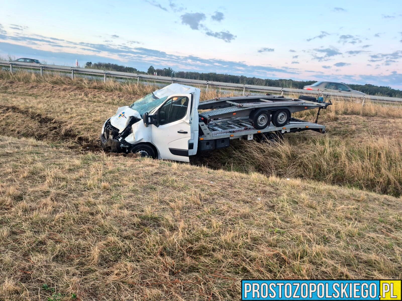 Wypadek na A4 pod Sarnami Wielkimi. Autolaweta wypadła z jezdni