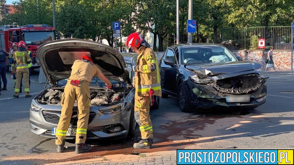 Zderzenie dwóch samochodów na skrzyżowaniu Kośnego i Katowickiej w Opolu