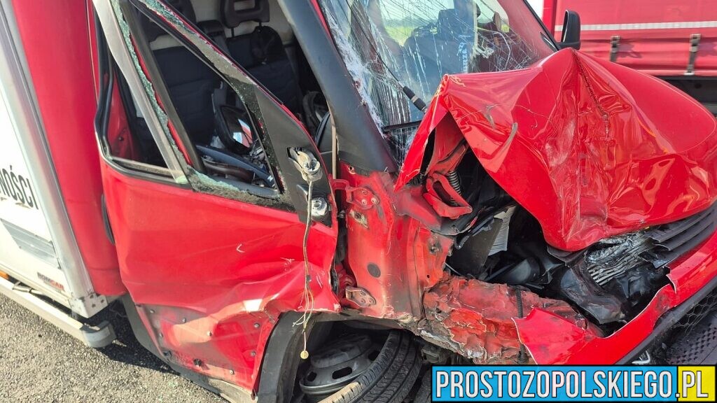 Mocno rozbite Iveco na A4. Kierowca może mówić o ogromnym szczęściu
