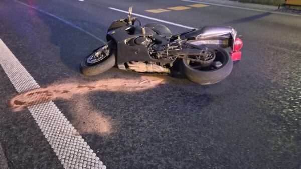 Wypadek na DK46 pod Jełową. Motocyklista miał dożywotni zakaz, ponad 0,75 promila i podrobione tablice