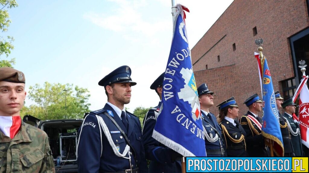 Opole uczciło 82. rocznicę wybuchu Powstania Warszawskiego. Policjanci oddali hołd Bohaterom