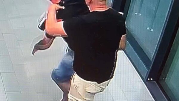 Dzielnicowy po służbie zatrzymał złodzieja sklepowego. 41-latek próbował ukraść alkohol