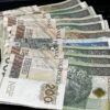 Podszywał się pod bliską osobę. 72-latek stracił blisko 6 tysięcy złotych