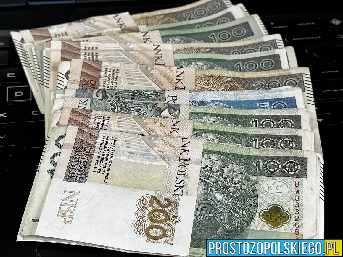 Podszywał się pod bliską osobę. 72-latek stracił blisko 6 tysięcy złotych