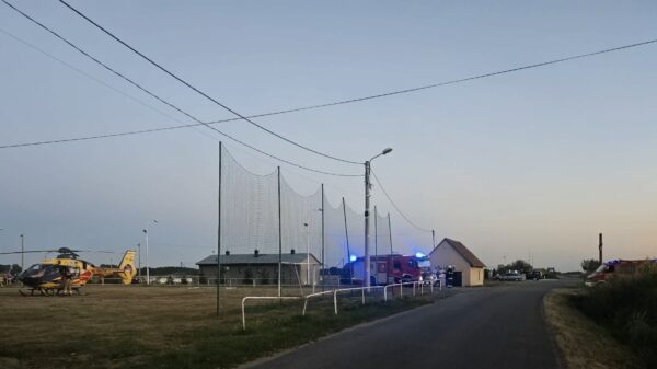 Mężczyzna wyciągnięty z wody w Starowicach Dolnych. Na miejsce wezwano śmigłowiec LPR
