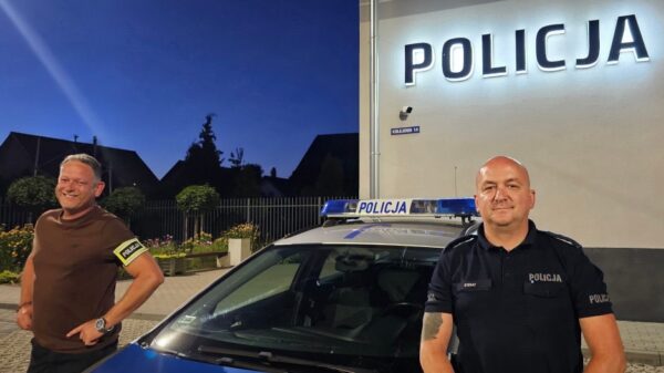 Policjanci uratowali życie mężczyzny w Kolonowskiem. Przez 5 minut prowadzili reanimację