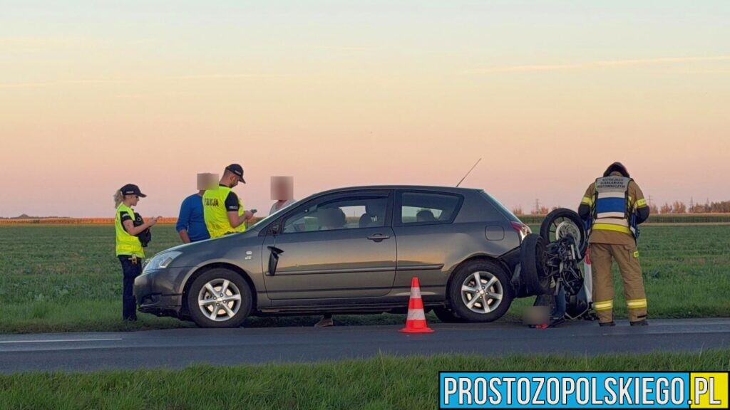 Zderzenie auta i motocykla na trasie Głogówek–Rzepcze. Dwie osoby zabrane do szpitala
