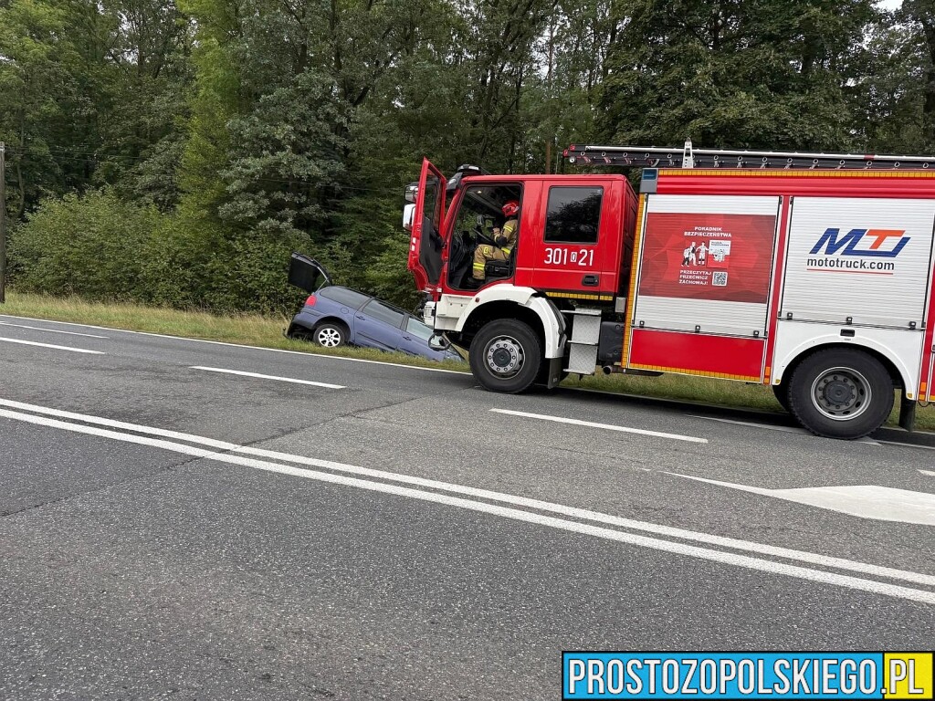 zderzenie 3 samochodów w Lędzinach, droga Opole Ozimek, DK 46 zablokowana, wypadek w Opolu, Wypadek, zderzenie trzech aut,