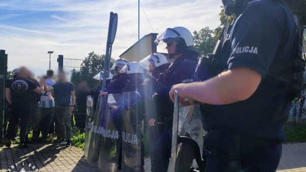 Policjanci zabezpieczali mecz Stal Brzeg – Karkonosze Jelenia Góra. Było spokojnie i bez incydentów