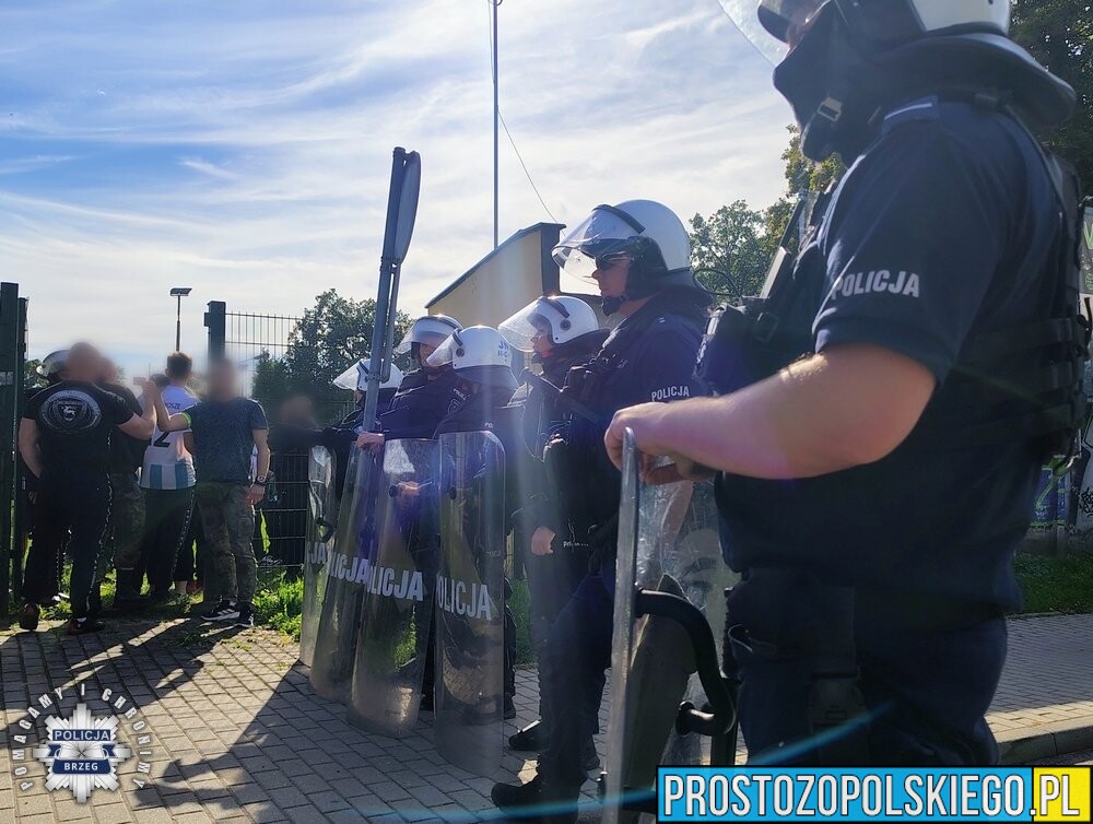 Policjanci zabezpieczali mecz Stal Brzeg – Karkonosze Jelenia Góra. Było spokojnie i bez incydentów