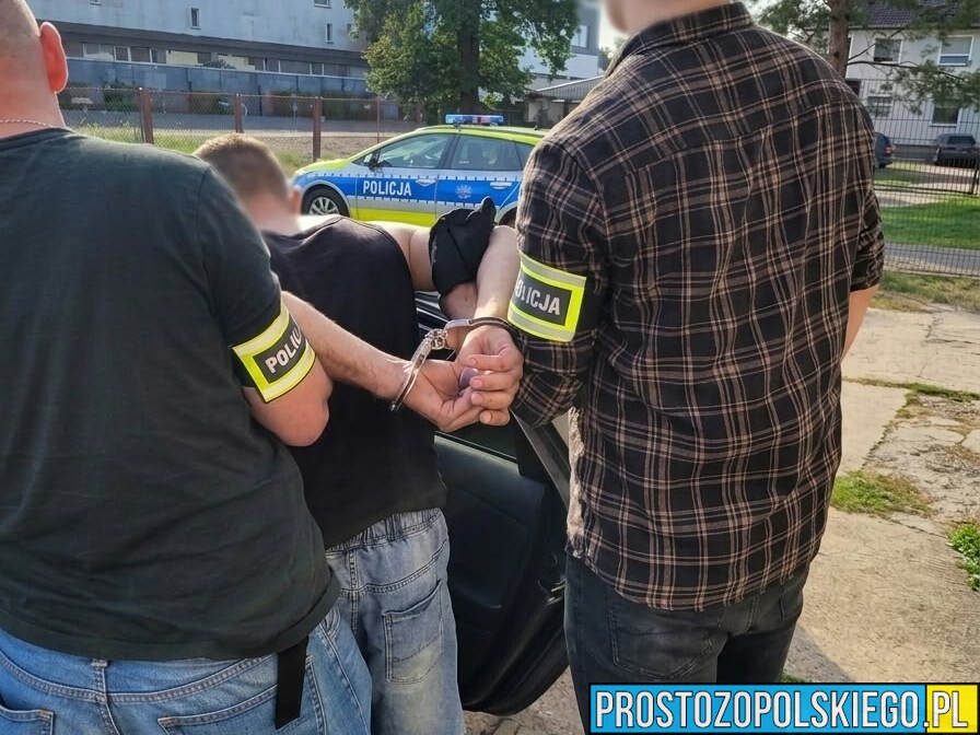 Poszukiwany dwoma listami gończymi wpadł za kierownicą. Miał dwa zakazy prowadzenia pojazdów