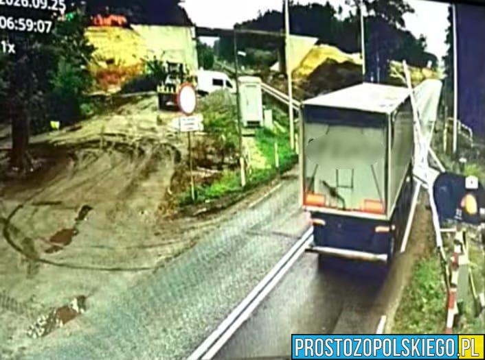 Ciężarówka wyłamała rogatki na przejeździe w Jełowej. Kierowca dostał 3500 zł mandatu