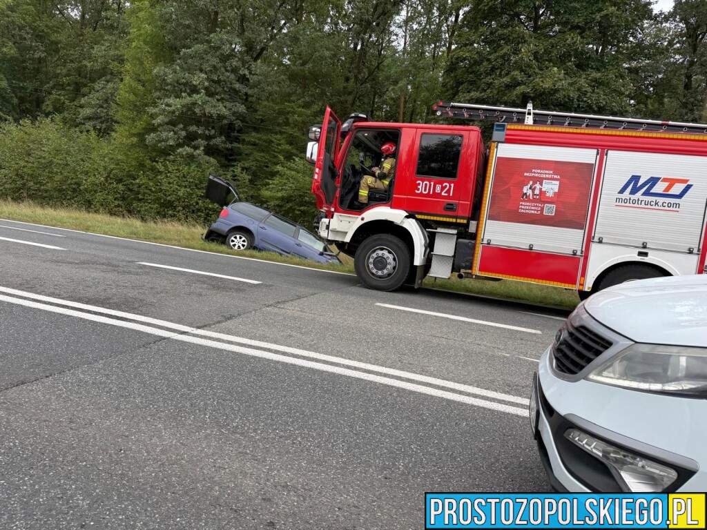 zderzenie 3 samochodów w Lędzinach, droga Opole Ozimek, DK 46 zablokowana, wypadek w Opolu, Wypadek, zderzenie trzech aut,