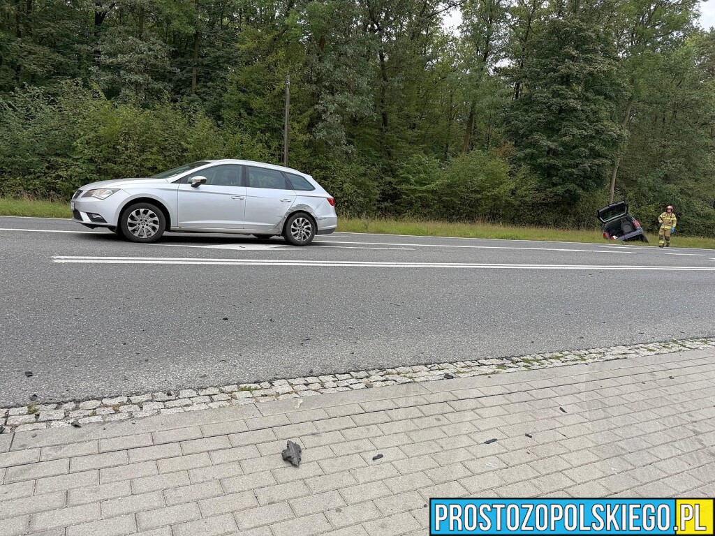 zderzenie 3 samochodów w Lędzinach, droga Opole Ozimek, DK 46 zablokowana, wypadek w Opolu, Wypadek, zderzenie trzech aut,