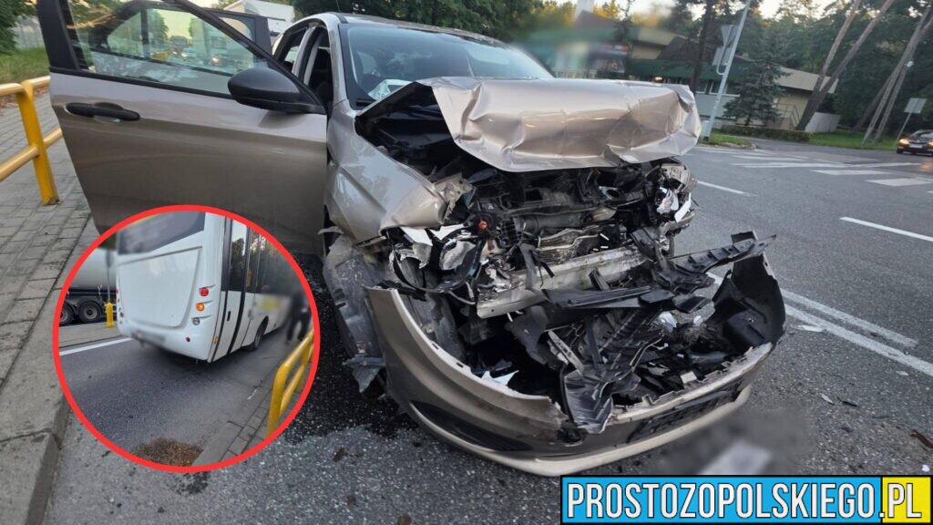 Fiat najechał na tył autobusu. Kolizja przy szpitalu w Strzelcach Opolskich