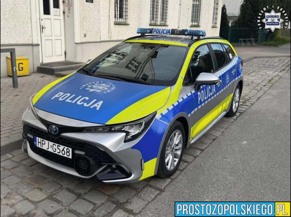 Niebezpieczny manewr przy szkole w Namysłowie. Kierowcę nagrała kamera