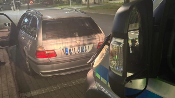 Driftował BMW na skrzyżowaniu w Kluczborku. 2500 zł mandatu i utrata prawa jazdy