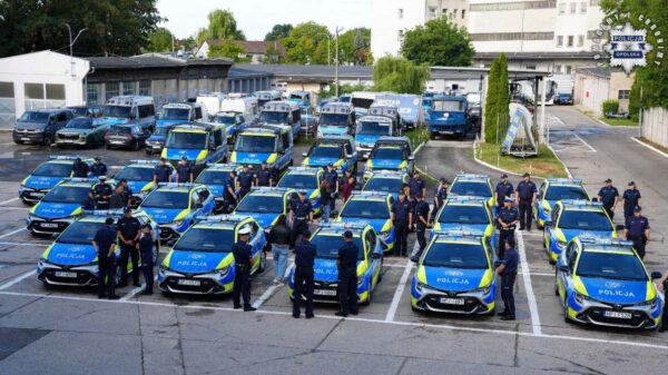 18 nowych radiowozów dla opolskiej Policji. Toyota Corolla Hybrid trafi do jednostek w regionie