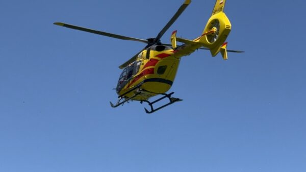 Groźny wypadek w Strobicach. Mężczyzna przygnieciony przez suwnicę. Na miejscu lądował LPR