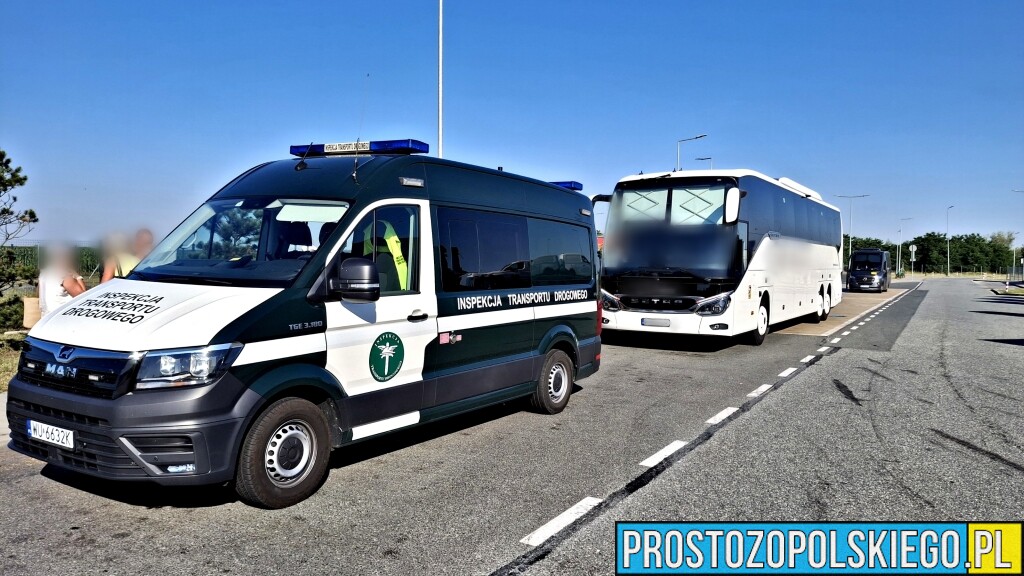 Wakacyjna akcja „Bezpieczny autokar”. Inspektorzy skontrolowali 156 pojazdów
