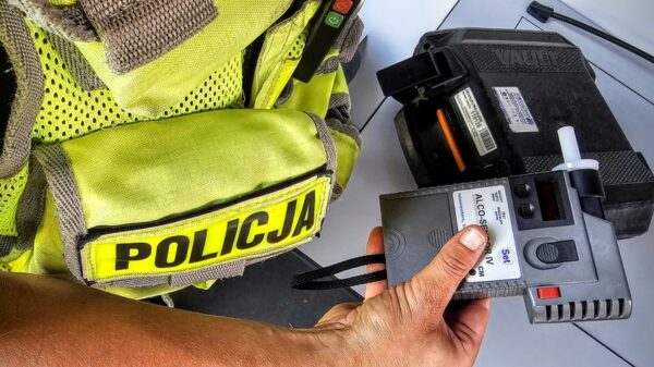 Prawie 2 promile i jazda na uszkodzonych felgach. 58-latek zatrzymany przez policję