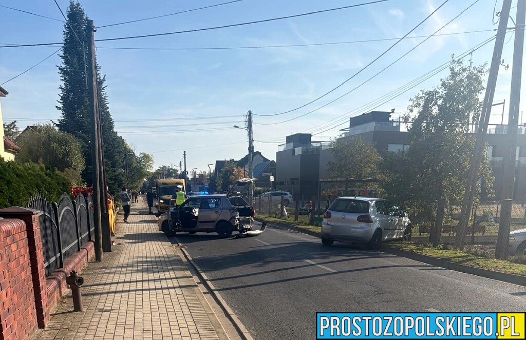 Zderzenie dwóch samochodów w Opolu-Chmielowicach. Ulica Dworcowa była zablokowana