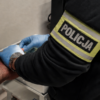 20-latek z Brzegu trzymał narkotyki w kuchennych szafkach. Policja zabezpieczyła blisko 400 porcji