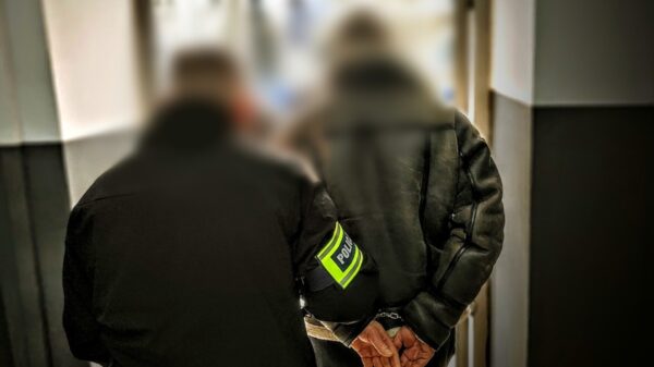 Policjant po służbie zatrzymał agresywnego złodzieja. Mężczyzna usłyszał szereg zarzutów