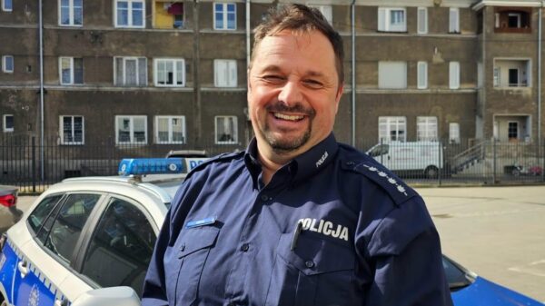 Grzybiarz zgubił się w lesie koło Raszowej. Dzielnicowy szybko ruszył z pomocą