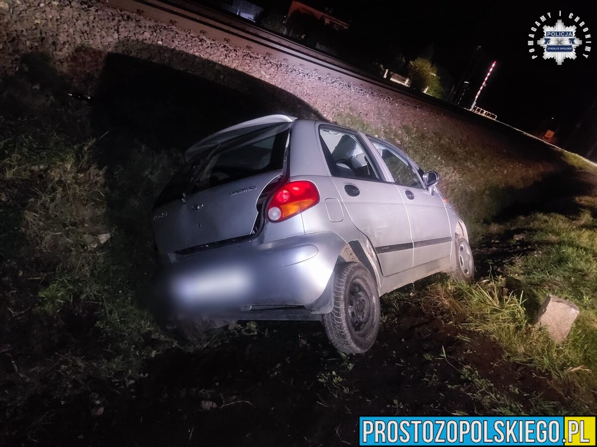 Miał tylko wyjąć wędki z auta. Skończył w rowie i bez prawa jazdy